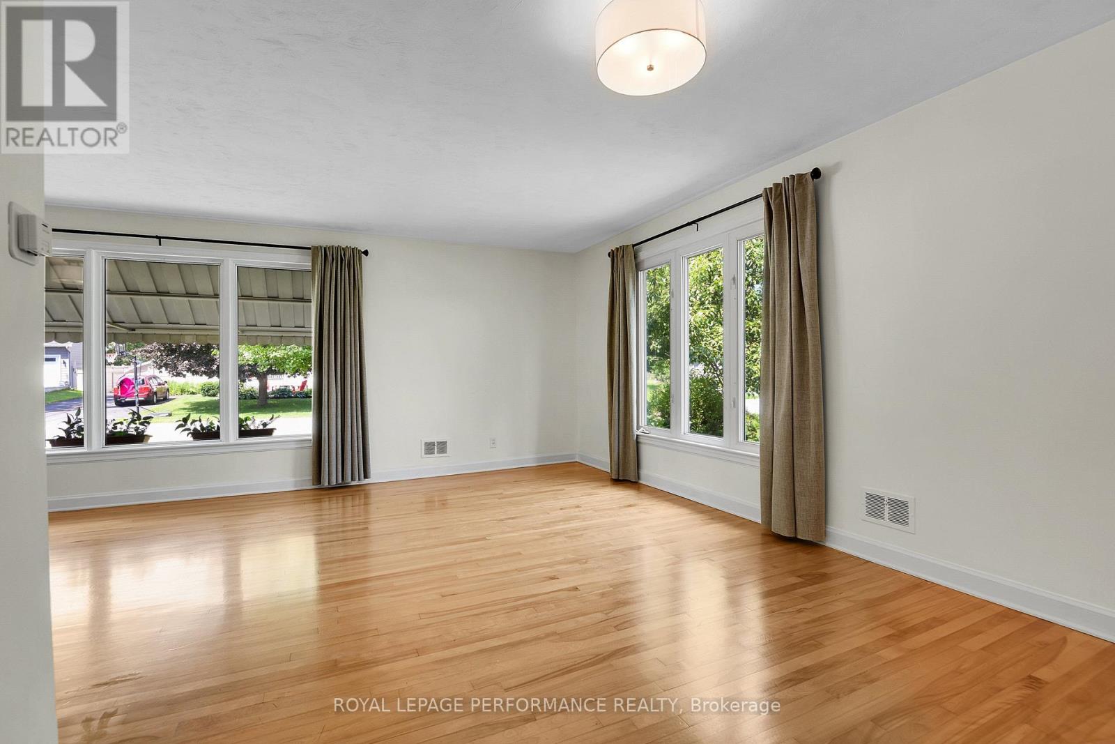 2243 Hillary Avenue, Ottawa, Ontario  K1H 7H7 - Photo 9 - X13530104
