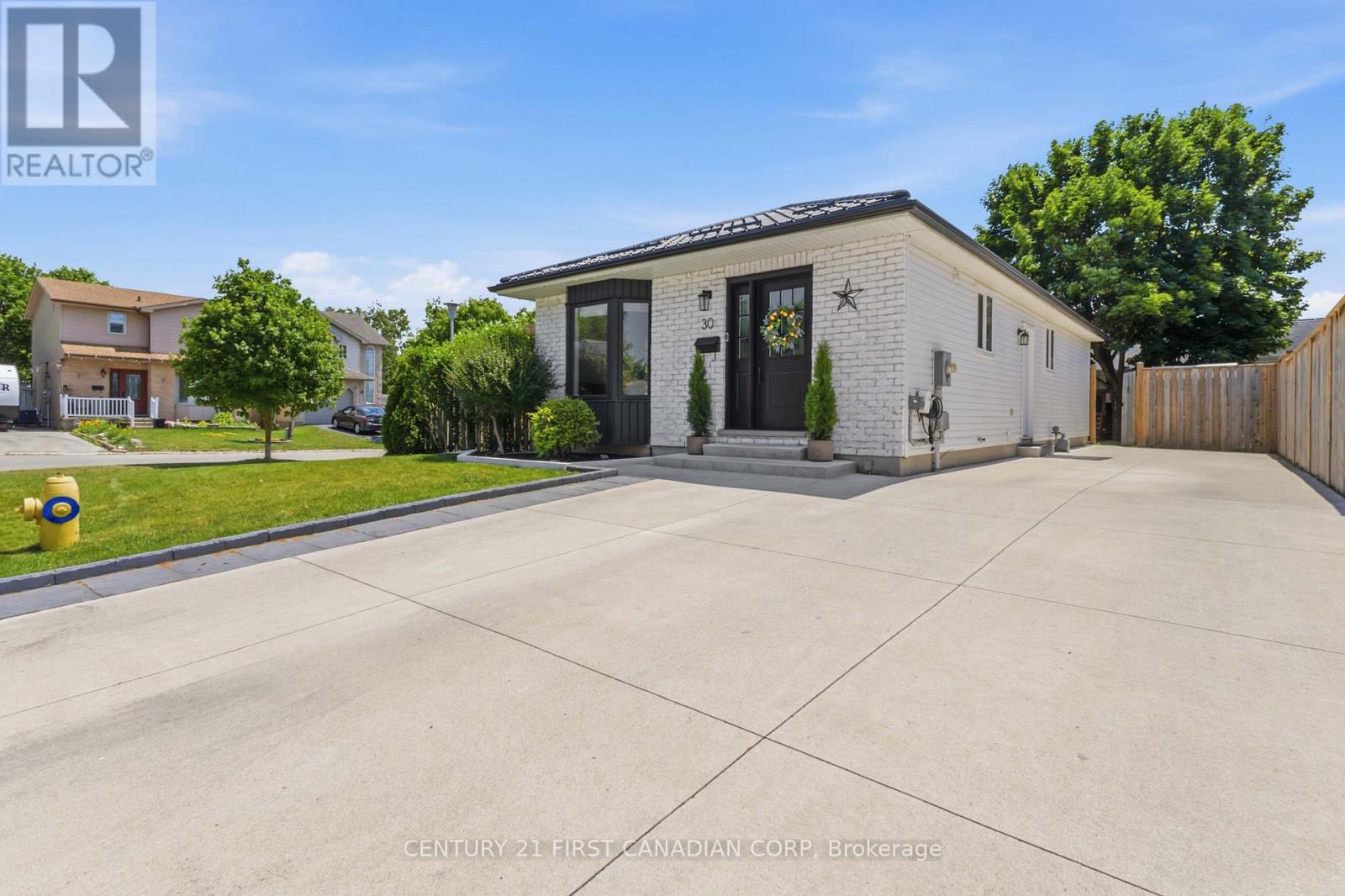 30 Trapper Street, London East, Ontario  N5W 6B4 - Photo 2 - X13536594
