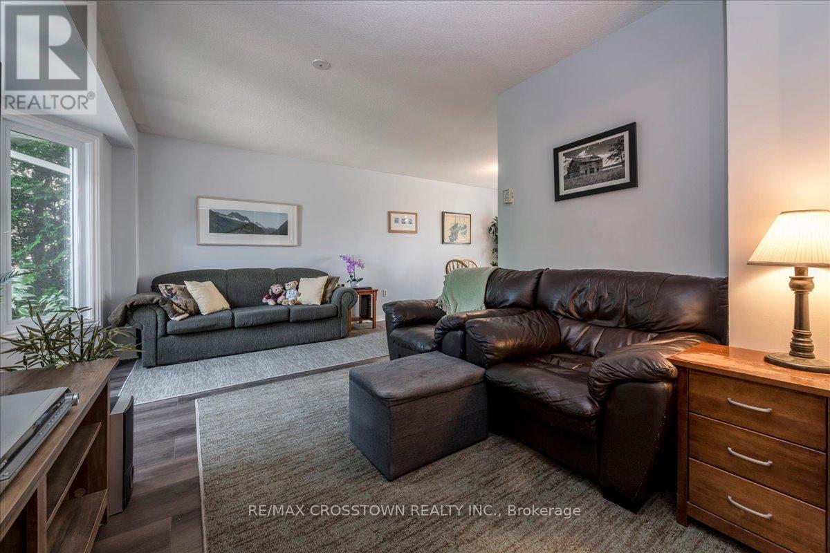 17 Knicely Road, Barrie, Ontario  L4N 6T8 - Photo 4 - S13438100