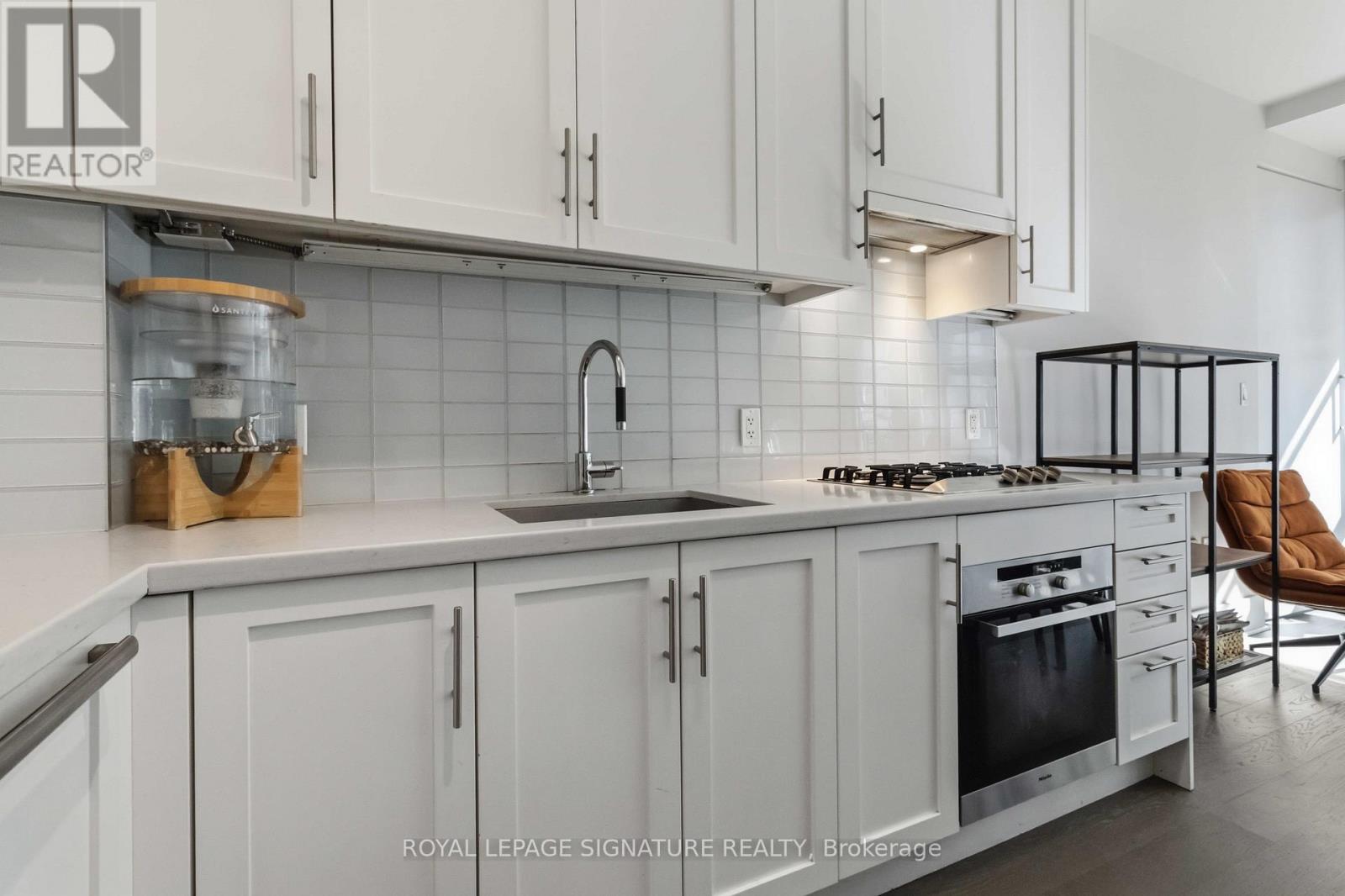 518 - 29 Queens Quay E, Toronto, Ontario  M5E 0A4 - Photo 3 - C13536606