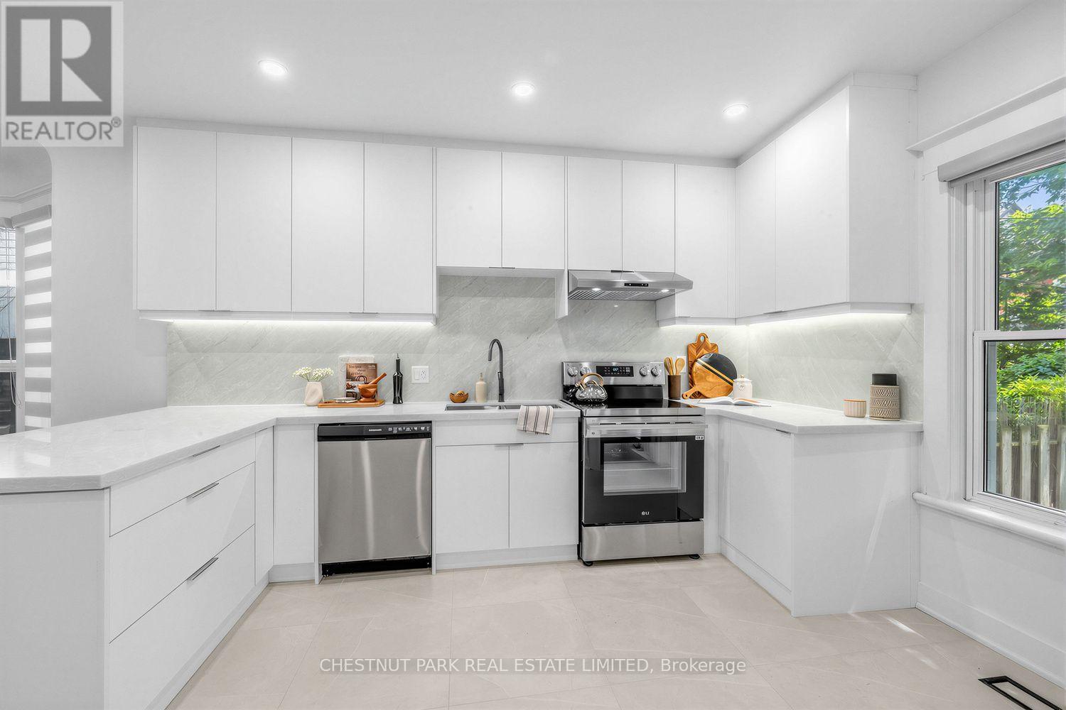 89 Dearbourne Avenue, Toronto, Ontario M4K 1M6 - Photo 13 - E13536636