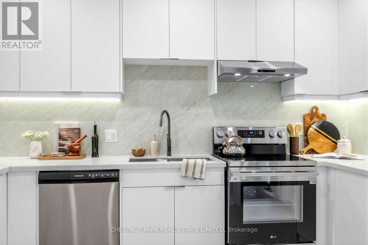 89 Dearbourne Avenue, Toronto, Ontario M4K 1M6 - Photo 14 - E13536636
