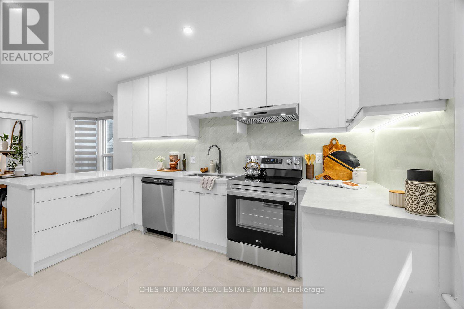 89 Dearbourne Avenue, Toronto, Ontario M4K 1M6 - Photo 15 - E13536636