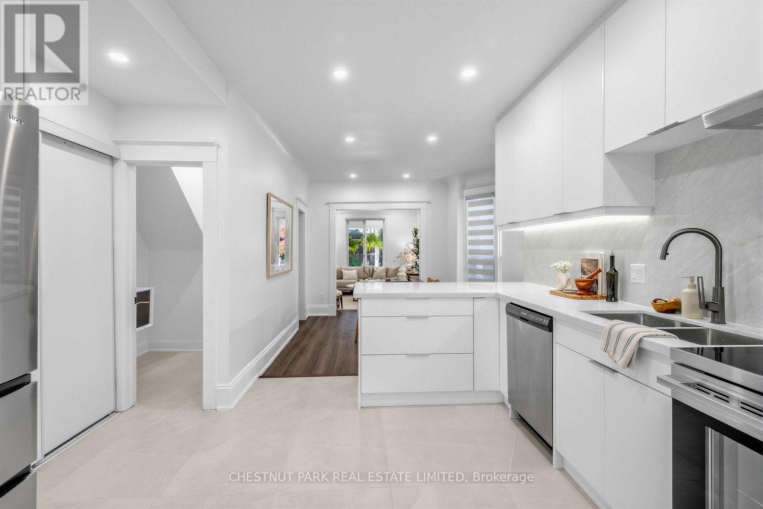 89 Dearbourne Avenue, Toronto, Ontario M4K 1M6 - Photo 16 - E13536636