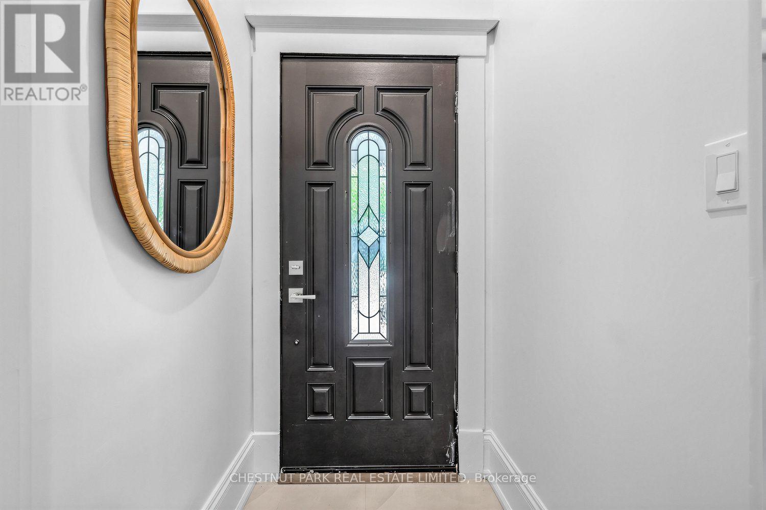 89 Dearbourne Avenue, Toronto, Ontario M4K 1M6 - Photo 3 - E13536636