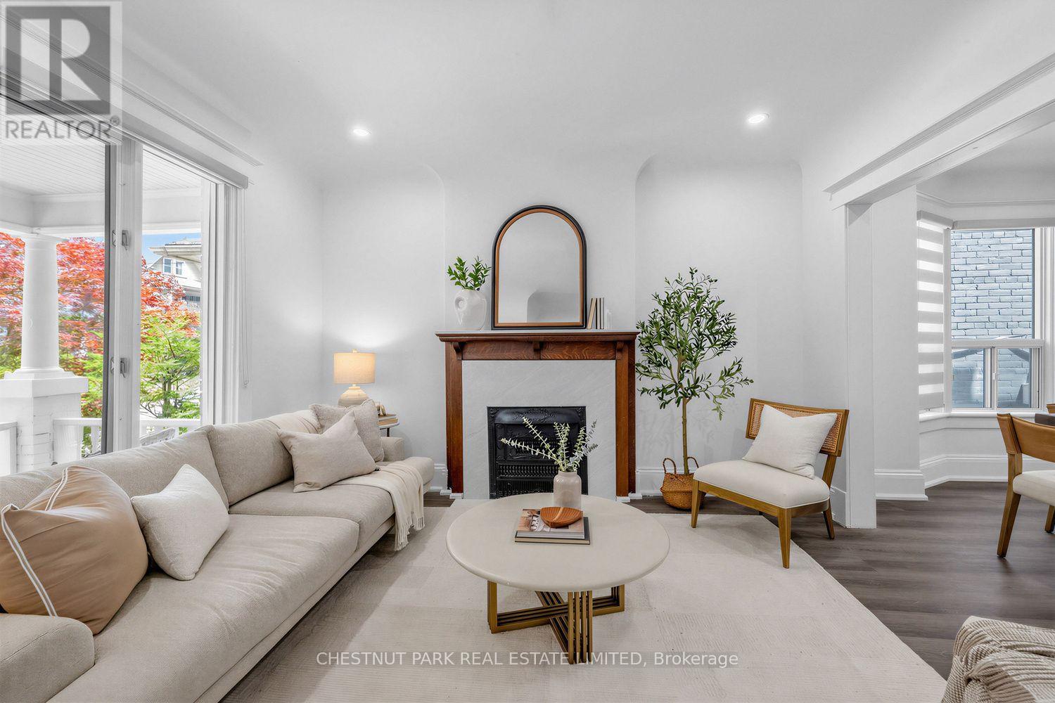 89 Dearbourne Avenue, Toronto, Ontario M4K 1M6 - Photo 4 - E13536636