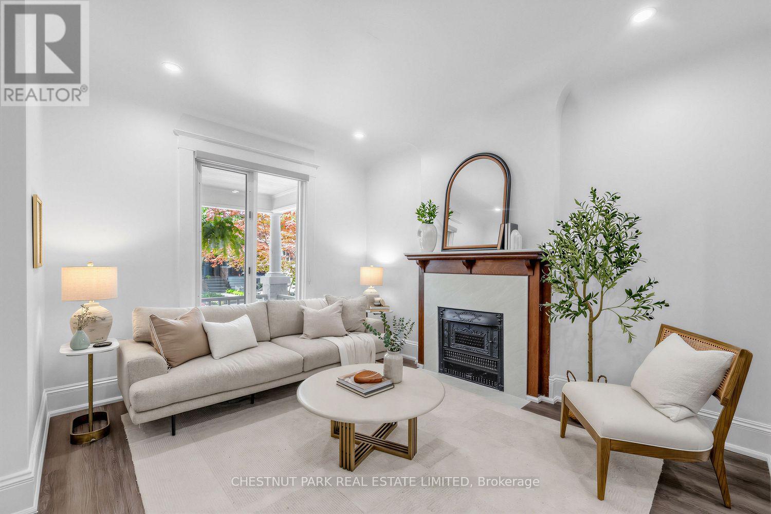 89 Dearbourne Avenue, Toronto, Ontario M4K 1M6 - Photo 5 - E13536636