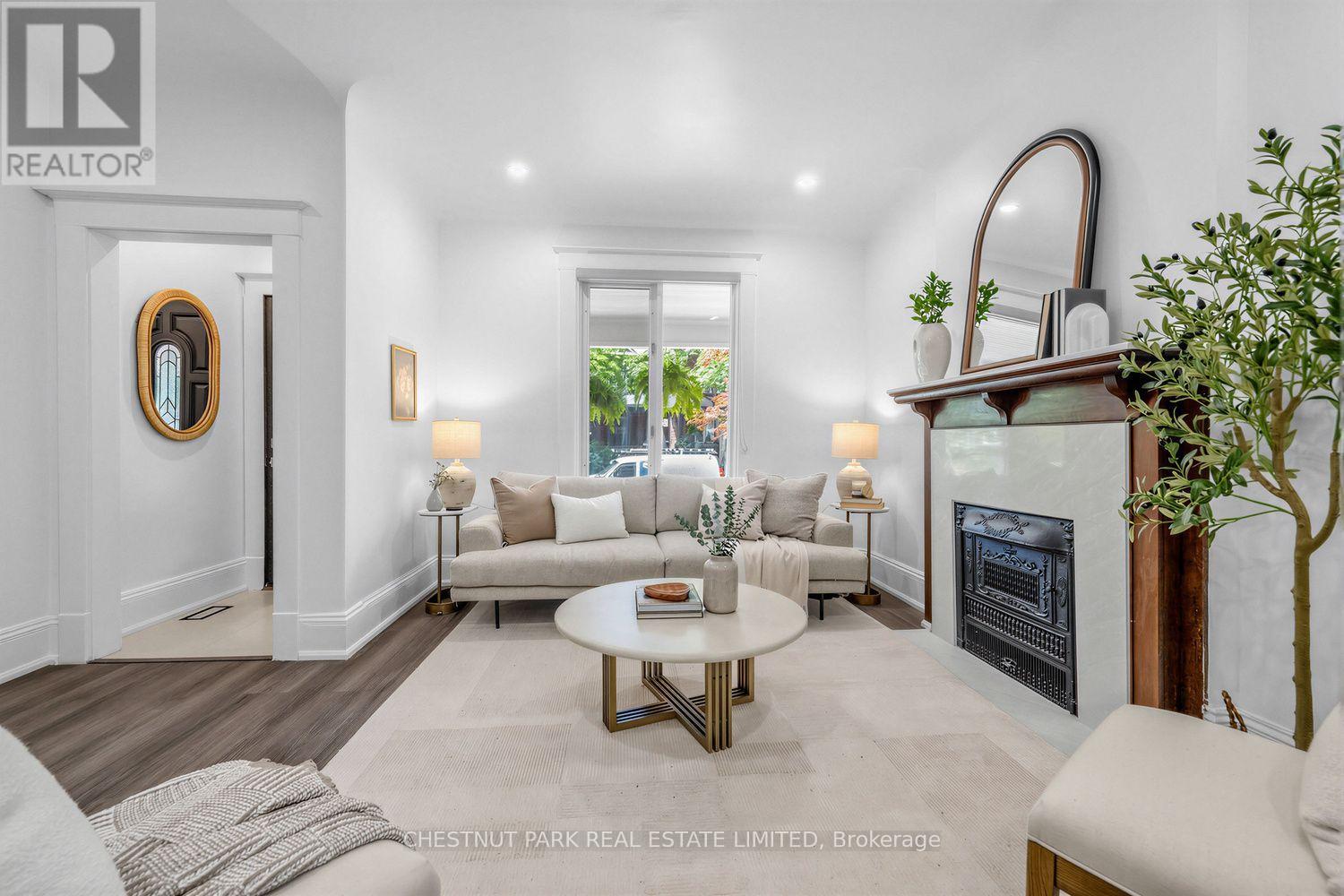 89 Dearbourne Avenue, Toronto, Ontario M4K 1M6 - Photo 6 - E13536636
