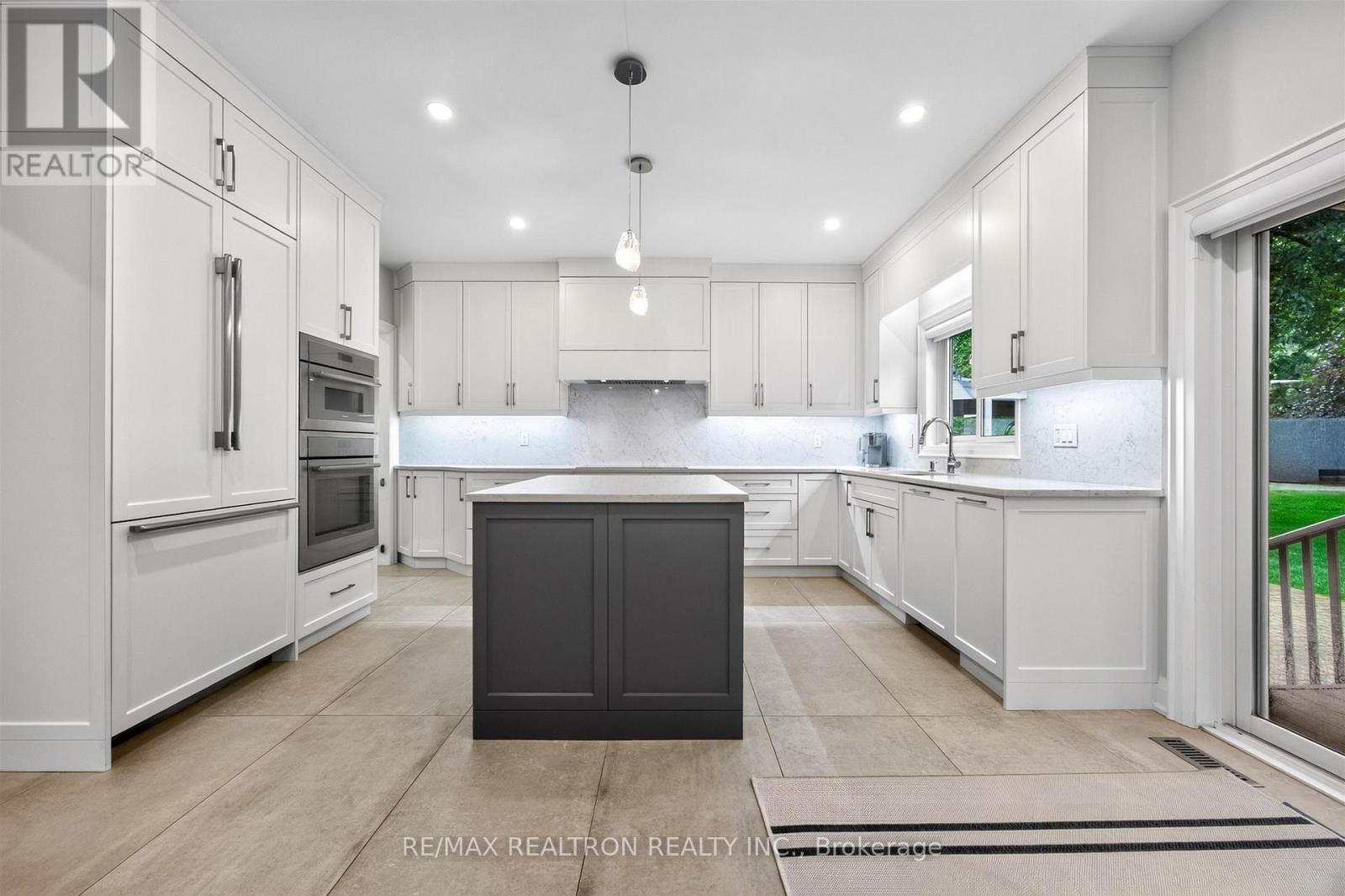 7 Maplehyrn Avenue, East Gwillimbury, Ontario  L0G 1V0 - Photo 16 - N13536704