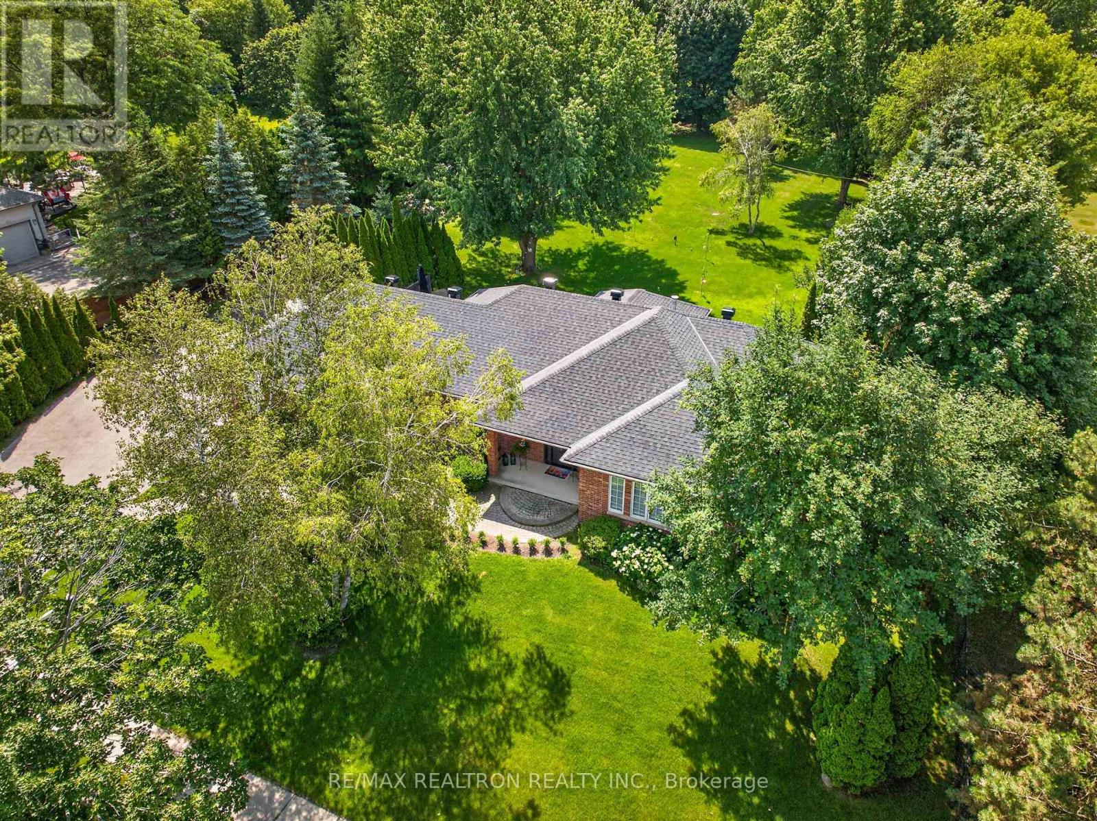 7 Maplehyrn Avenue, East Gwillimbury, Ontario  L0G 1V0 - Photo 3 - N13536704