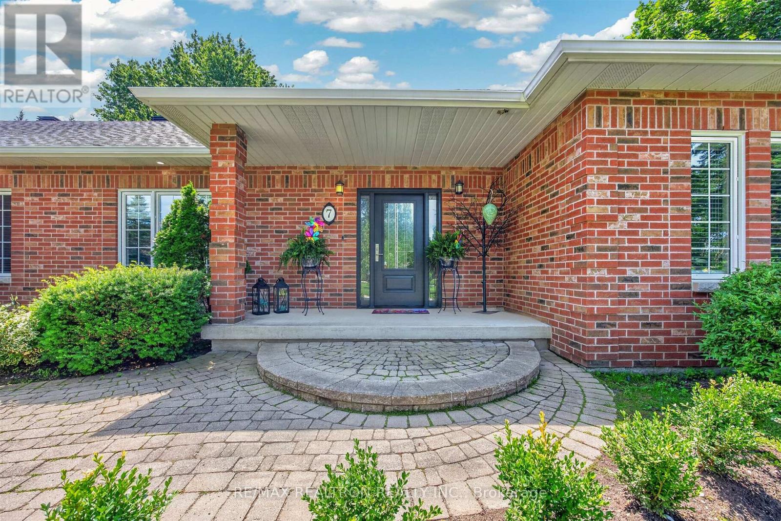 7 Maplehyrn Avenue, East Gwillimbury, Ontario  L0G 1V0 - Photo 5 - N13536704