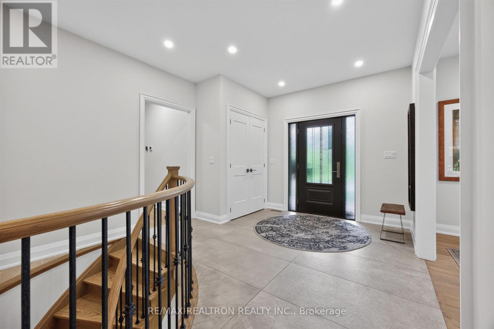 7 Maplehyrn Avenue, East Gwillimbury, Ontario  L0G 1V0 - Photo 7 - N13536704