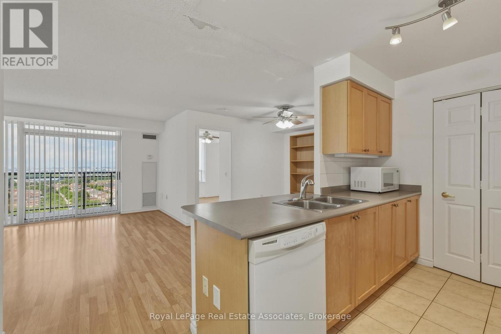 1202 - 55 STRATHAVEN DRIVE, Mississauga (Hurontario)