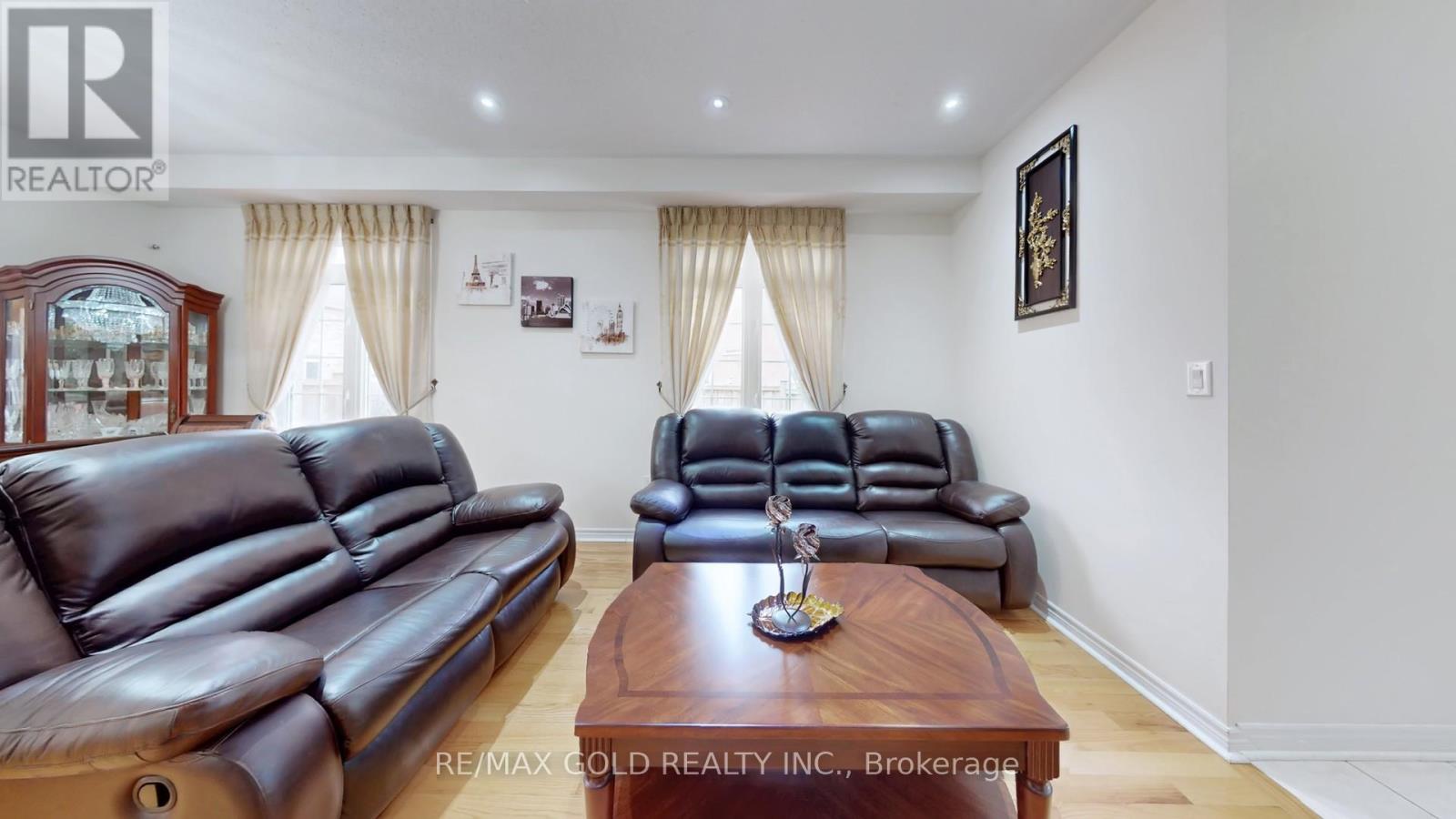 18 Kawana Road, Brampton, Ontario  L6Y 0W2 - Photo 5 - W13536572