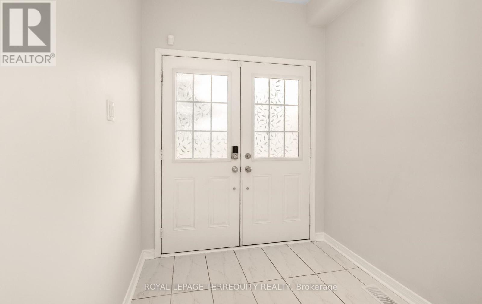 983 Francine Crescent, Mississauga, Ontario  L5V 0E2 - Photo 3 - W13536638