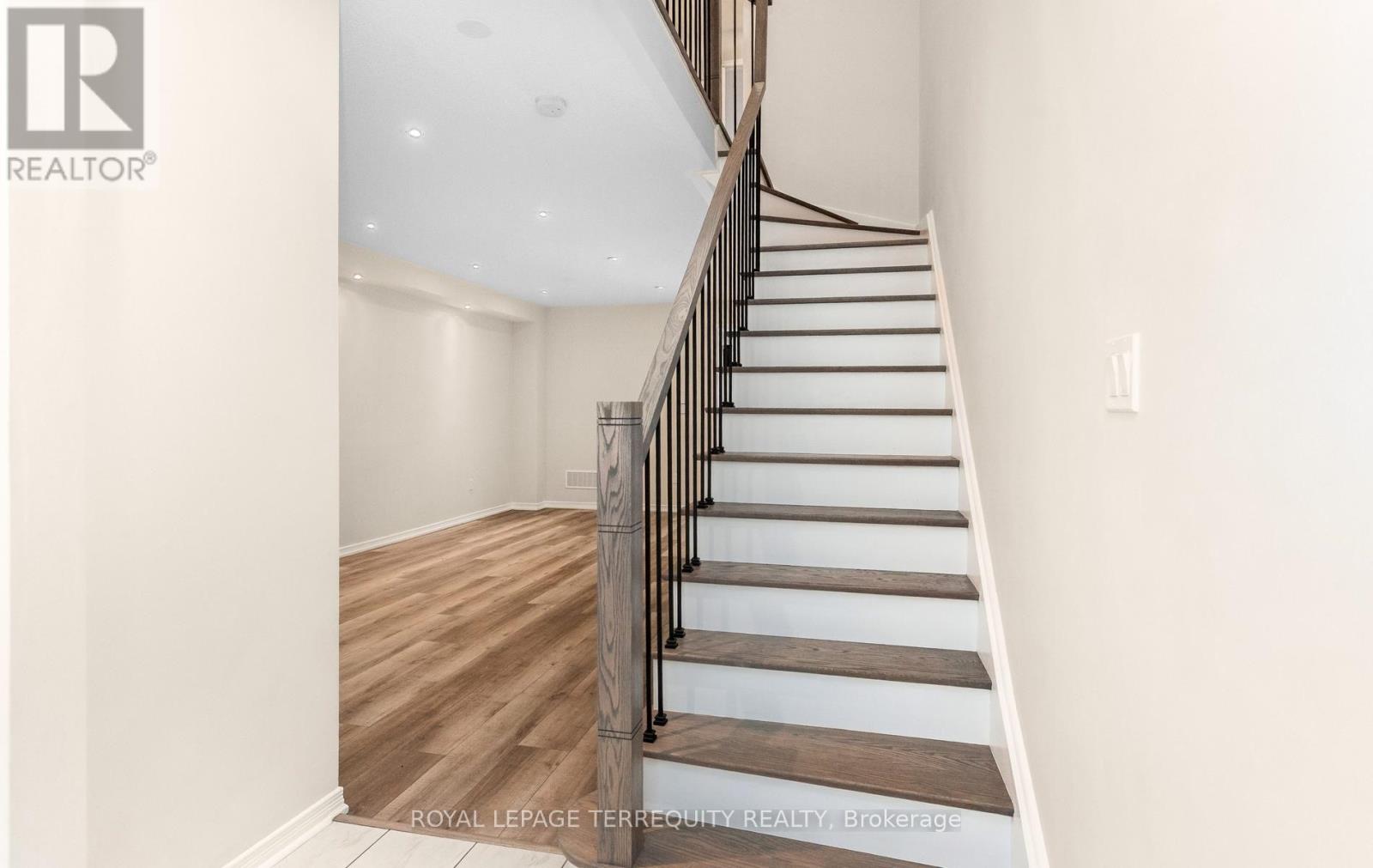 983 Francine Crescent, Mississauga, Ontario  L5V 0E2 - Photo 4 - W13536638