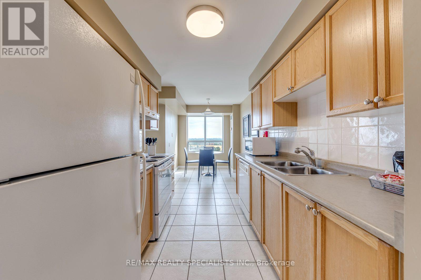 924 - 25 Kingsbridge Garden Circle W, Mississauga, Ontario  L5R 4B1 - Photo 13 - W13536674