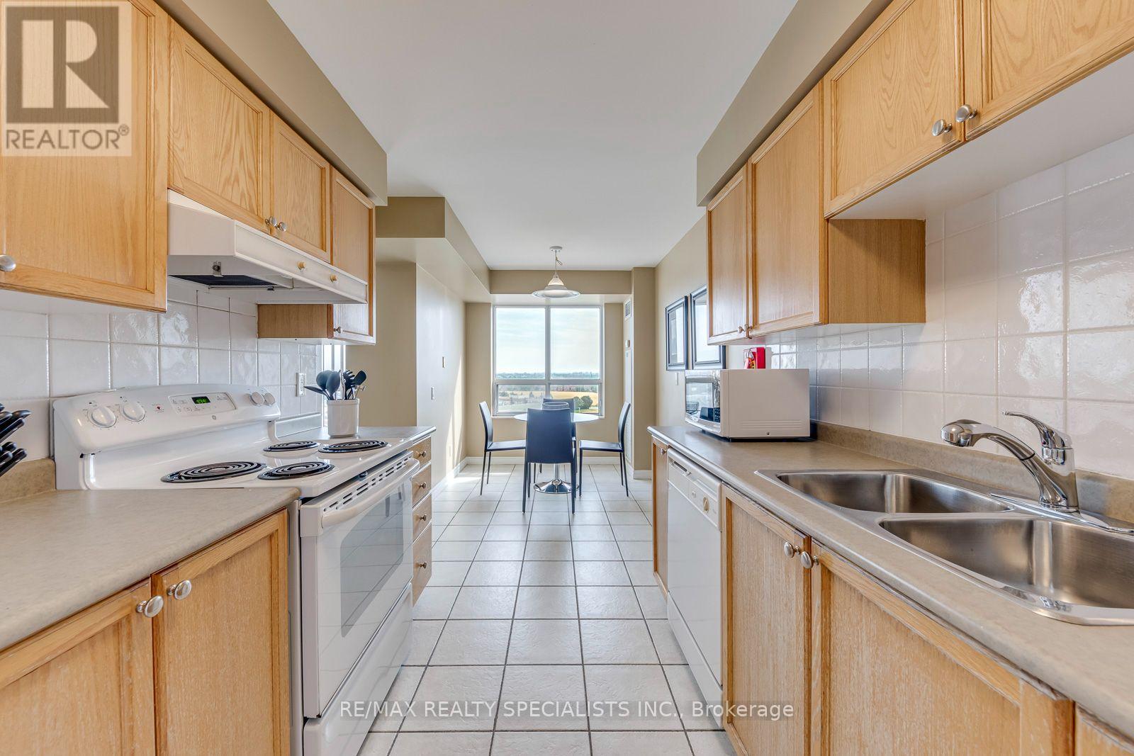 924 - 25 Kingsbridge Garden Circle W, Mississauga, Ontario  L5R 4B1 - Photo 14 - W13536674