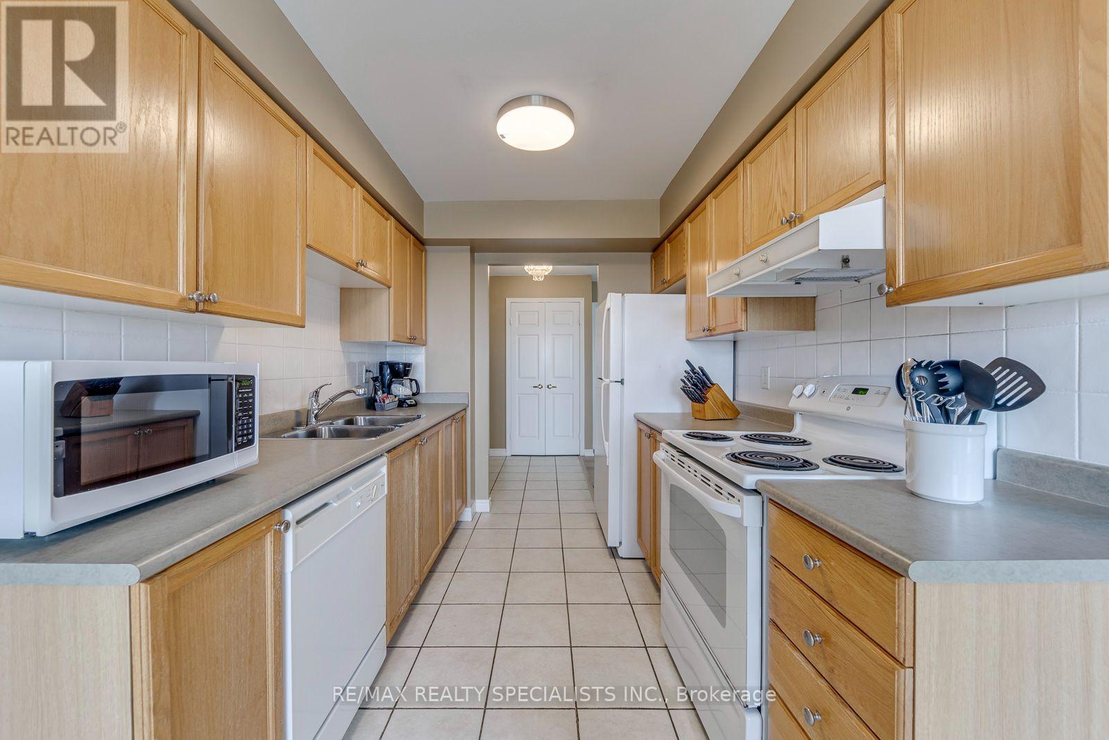 924 - 25 Kingsbridge Garden Circle W, Mississauga, Ontario  L5R 4B1 - Photo 16 - W13536674