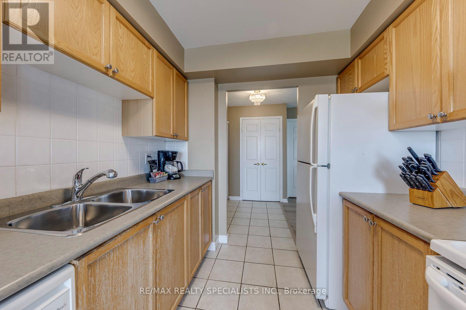 924 - 25 Kingsbridge Garden Circle W, Mississauga, Ontario  L5R 4B1 - Photo 17 - W13536674