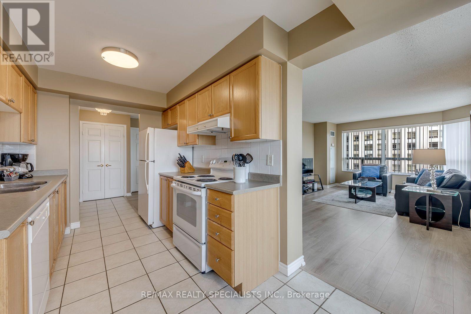 924 - 25 Kingsbridge Garden Circle W, Mississauga, Ontario  L5R 4B1 - Photo 18 - W13536674