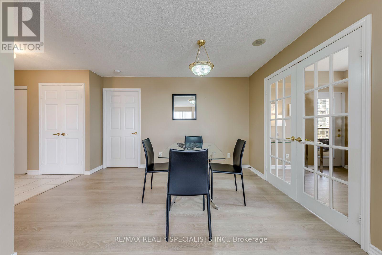 924 - 25 Kingsbridge Garden Circle W, Mississauga, Ontario  L5R 4B1 - Photo 24 - W13536674