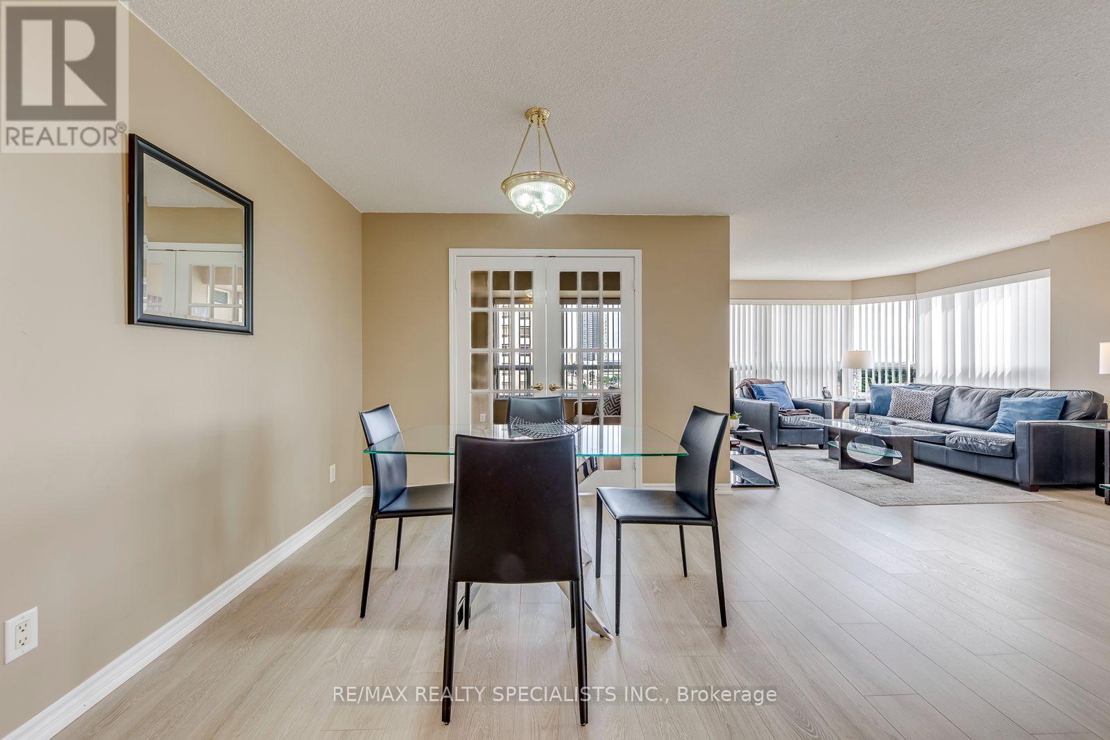 924 - 25 Kingsbridge Garden Circle W, Mississauga, Ontario  L5R 4B1 - Photo 26 - W13536674