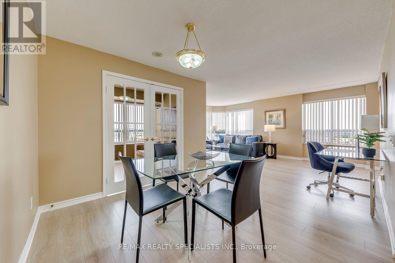 924 - 25 Kingsbridge Garden Circle W, Mississauga, Ontario  L5R 4B1 - Photo 27 - W13536674