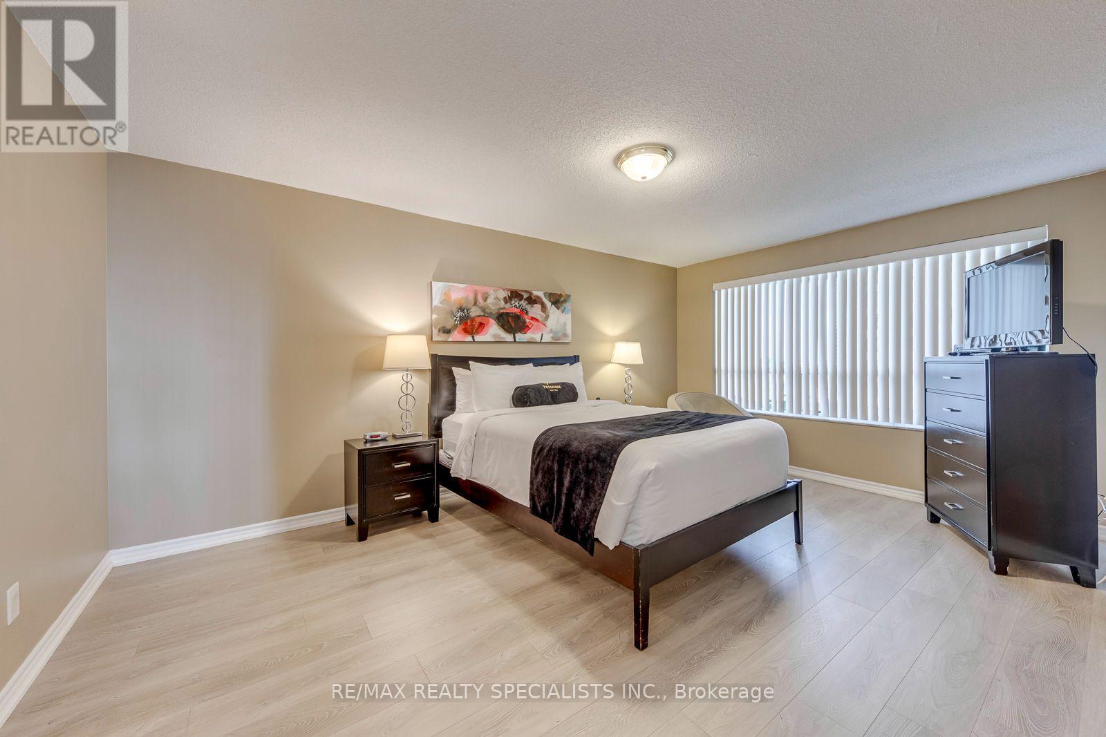 924 - 25 Kingsbridge Garden Circle W, Mississauga, Ontario  L5R 4B1 - Photo 35 - W13536674