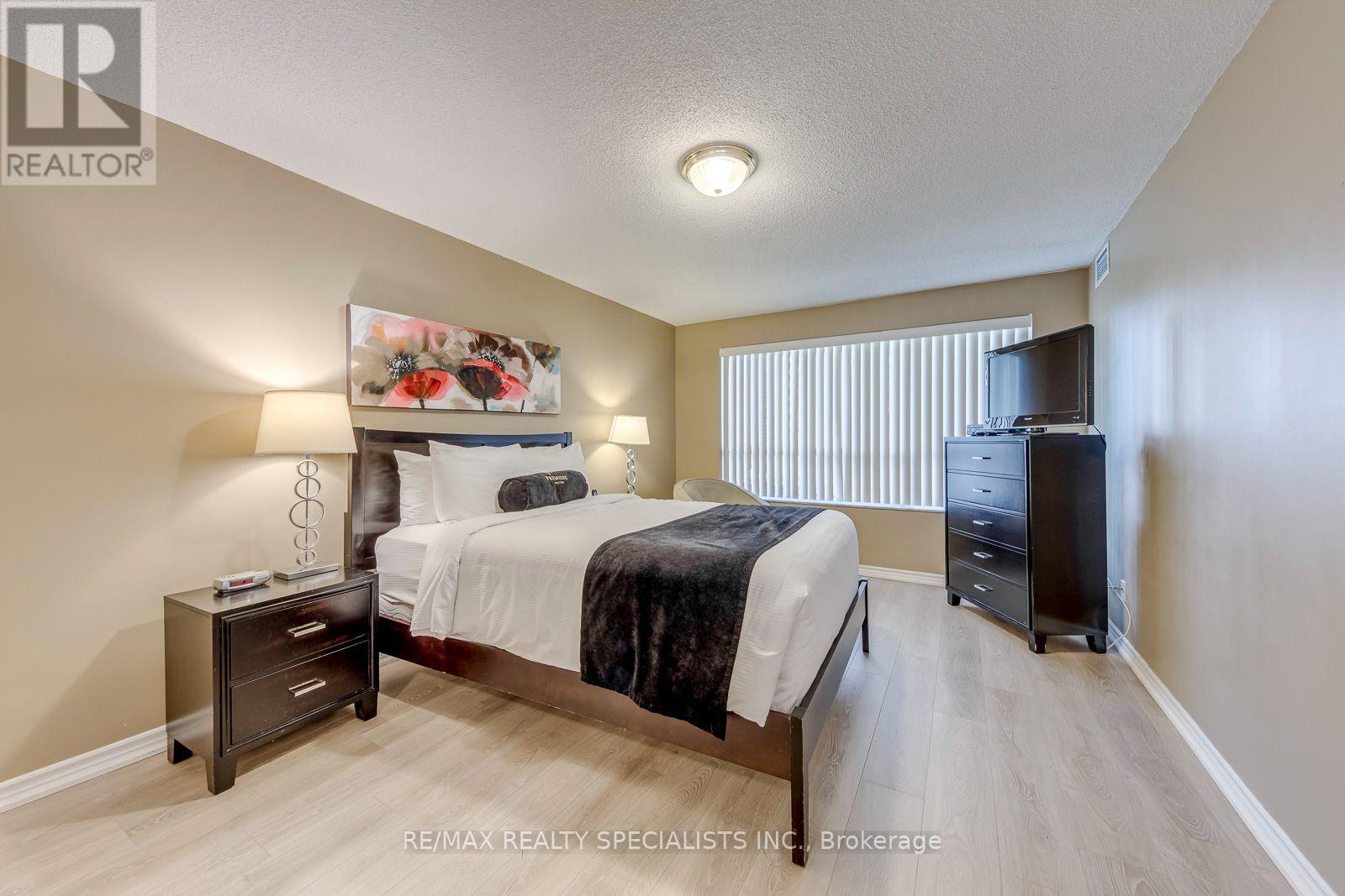 924 - 25 Kingsbridge Garden Circle W, Mississauga, Ontario  L5R 4B1 - Photo 36 - W13536674