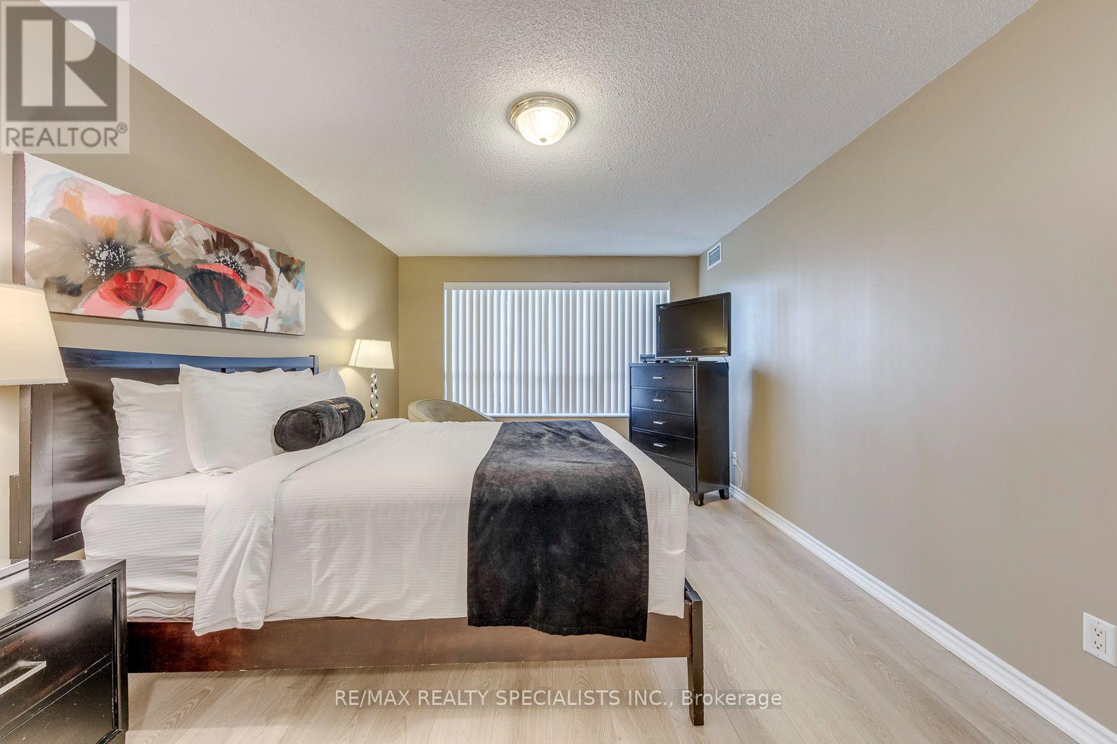 924 - 25 Kingsbridge Garden Circle W, Mississauga, Ontario  L5R 4B1 - Photo 37 - W13536674