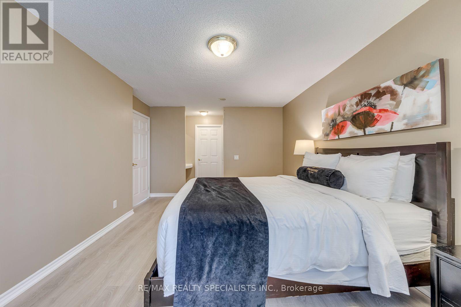 924 - 25 Kingsbridge Garden Circle W, Mississauga, Ontario  L5R 4B1 - Photo 38 - W13536674