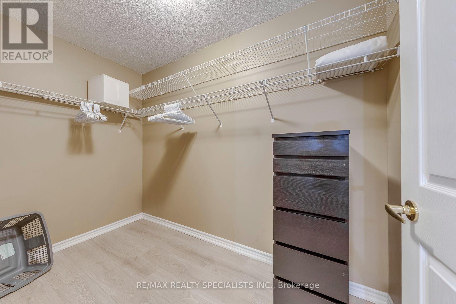 924 - 25 Kingsbridge Garden Circle W, Mississauga, Ontario  L5R 4B1 - Photo 40 - W13536674