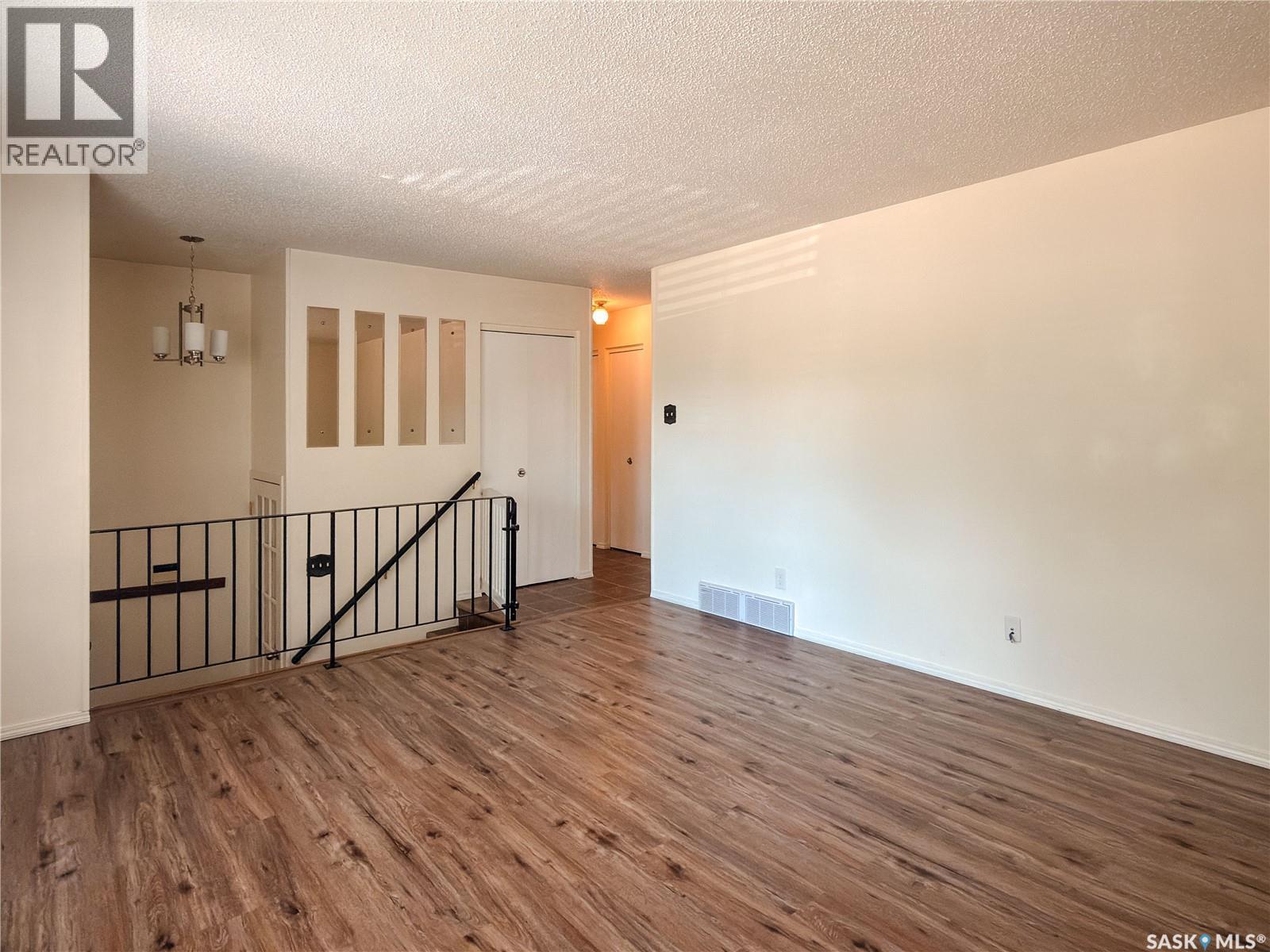 6 Fulton Drive, Regina, Saskatchewan  S4X 1E9 - Photo 7 - SK041711