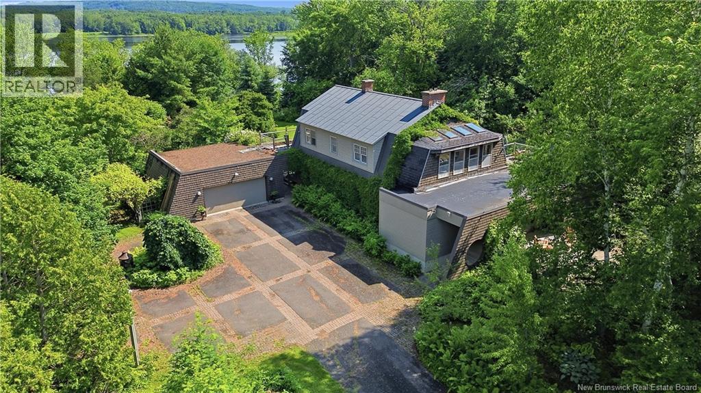 1421 Woodstock Road, Fredericton, New Brunswick  E3C 1P2 - Photo 2 - NB142930