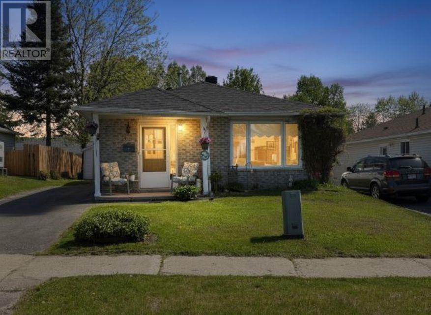 57 Stewart CRES, Elliot Lake