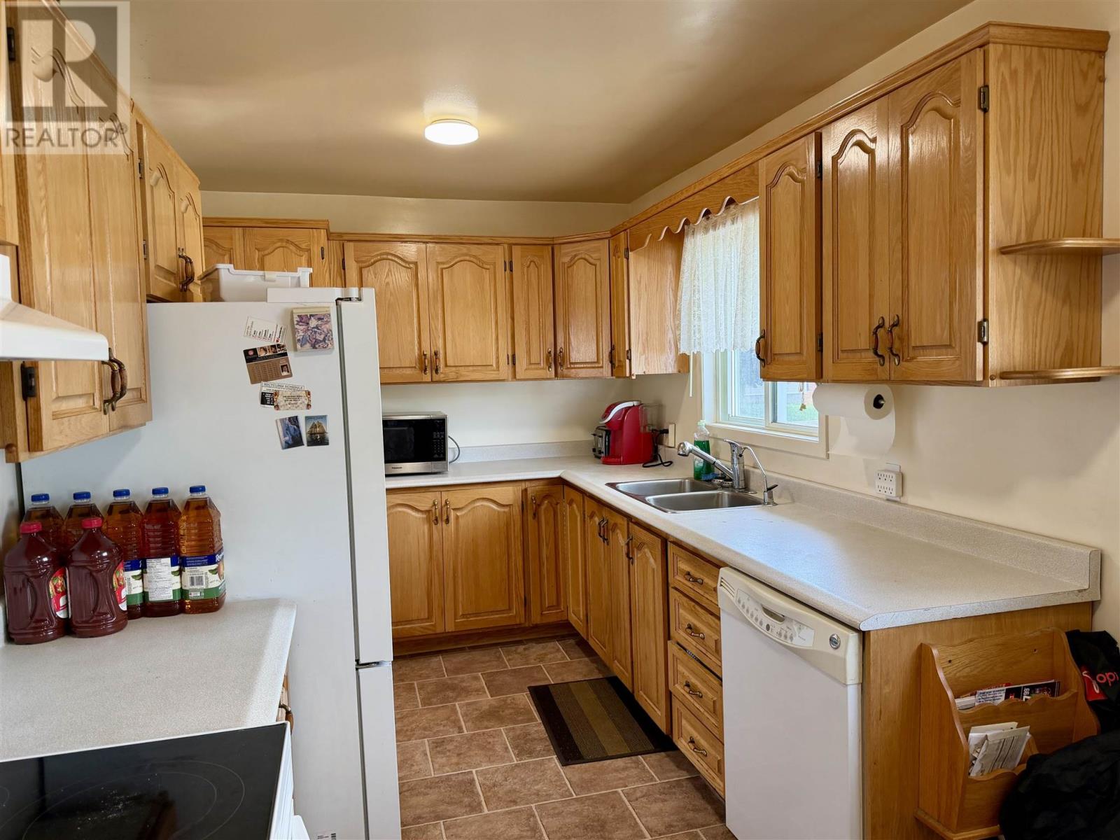 240 Mississauga Ave, Elliot Lake, Ontario  P5A 1E7 - Photo 4 - SM261736