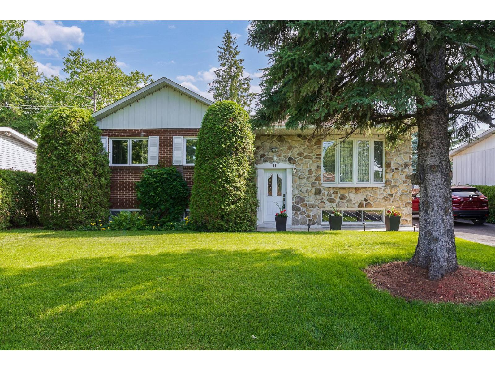 11 Rue d'Auteuil Delson Quebec Canada J5B1J5 3