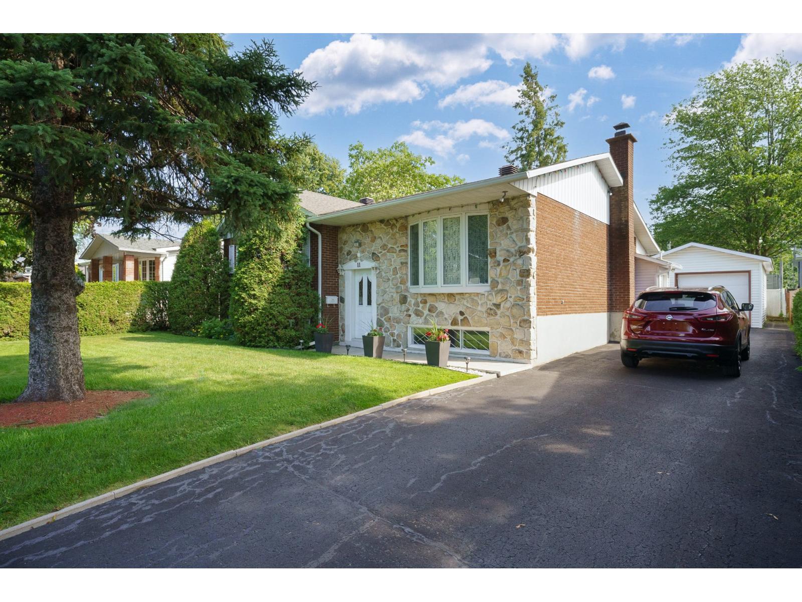 11 Rue d'Auteuil Delson Quebec Canada J5B1J5 4