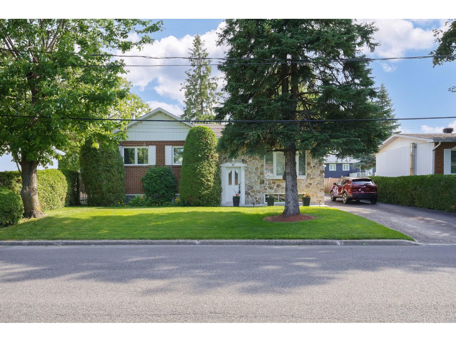 11 Rue d'Auteuil Delson Quebec Canada J5B1J5 5