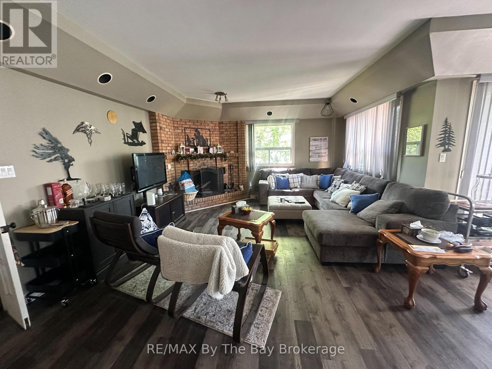 32 1st Lane, Wasaga Beach, Ontario  L9Z 2G3 - Photo 4 - S13536886