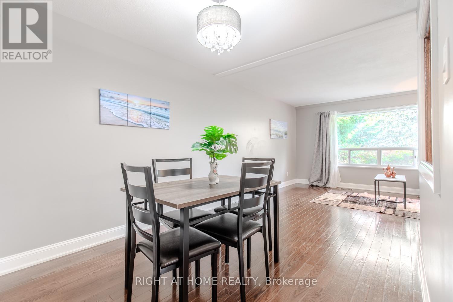 12 Murellen Crescent, Toronto, Ontario  M4A 2K5 - Photo 10 - C13536724