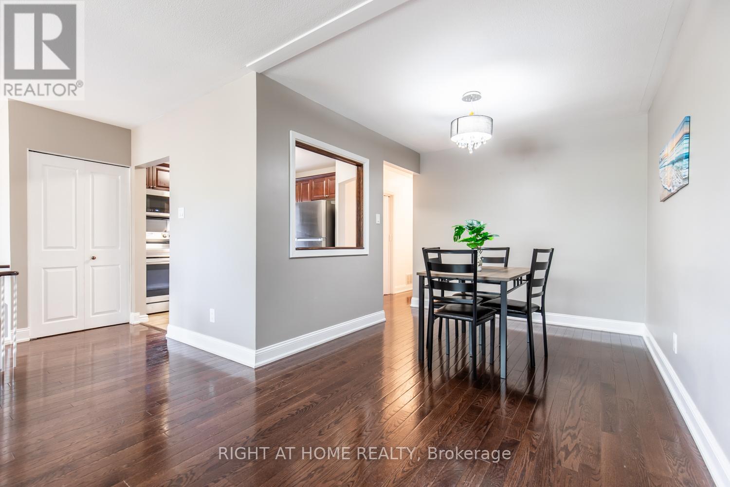 12 Murellen Crescent, Toronto, Ontario  M4A 2K5 - Photo 8 - C13536724