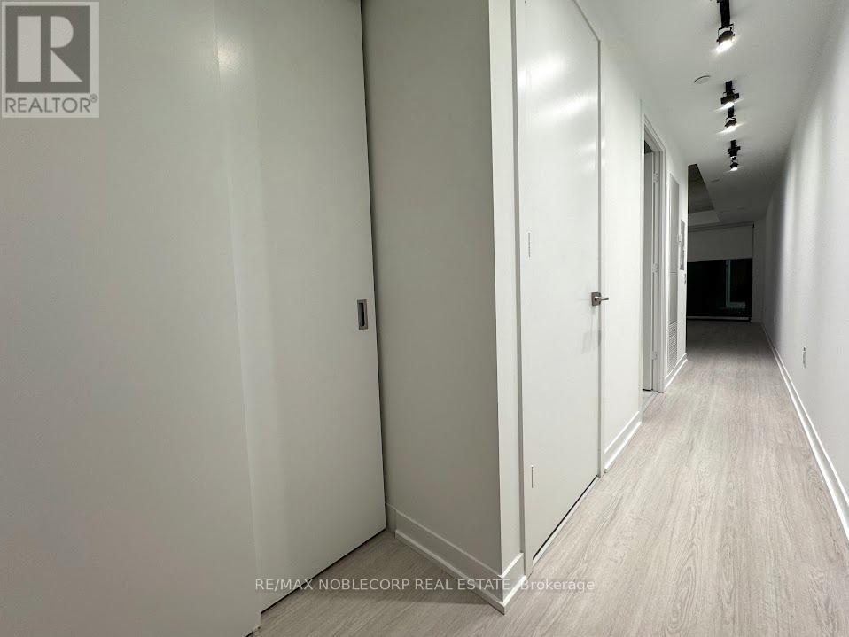 1613 - 195 Mccaul Street, Toronto, Ontario  M5T 1W6 - Photo 3 - C13536816