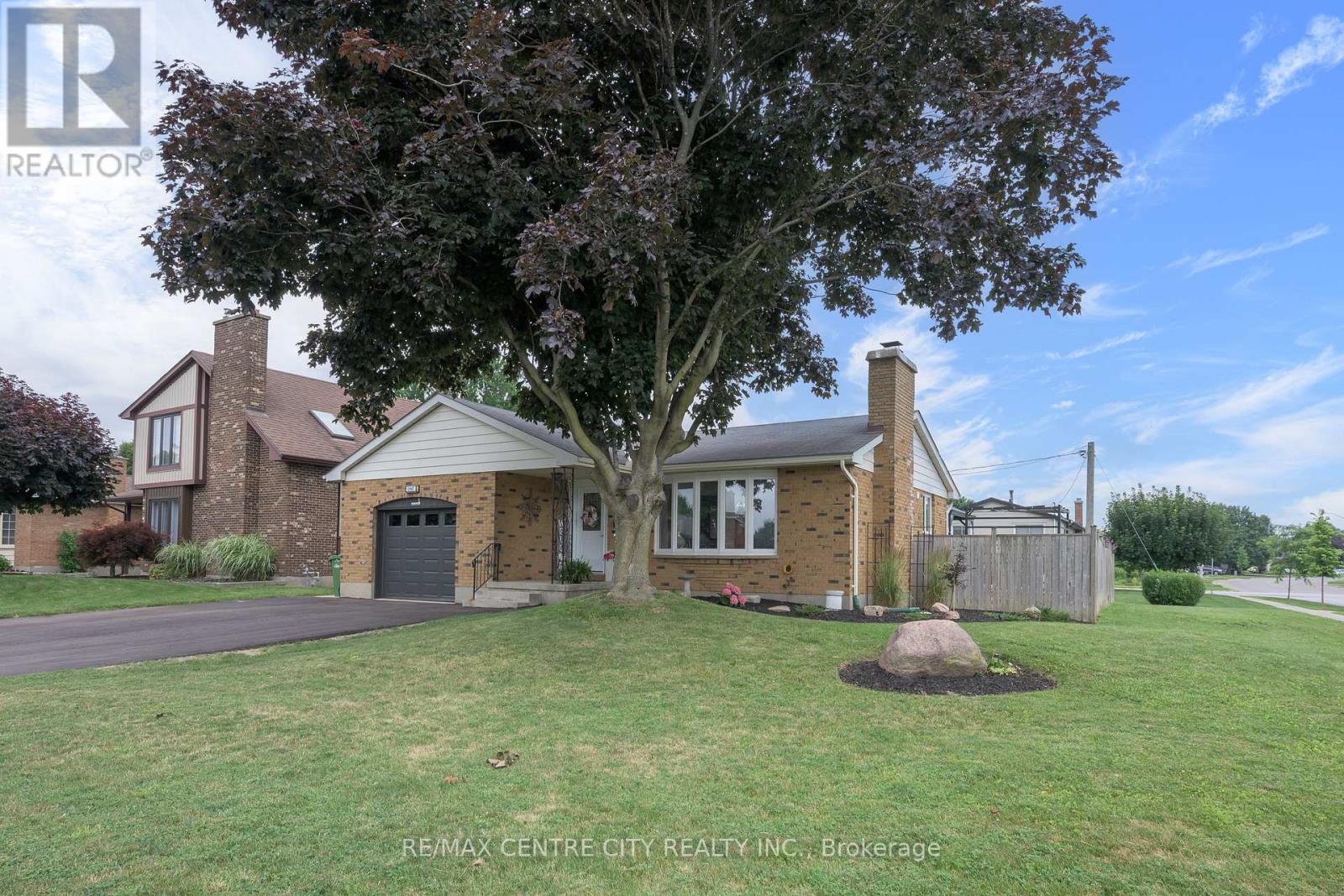 1 Idsardi Avenue, St. Thomas, Ontario  N5R 5P5 - Photo 3 - X13536812