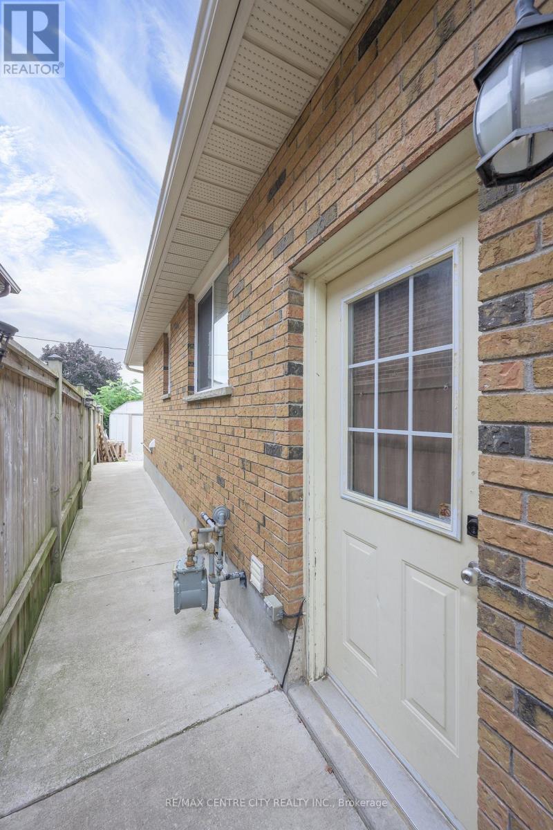 1 Idsardi Avenue, St. Thomas, Ontario  N5R 5P5 - Photo 4 - X13536812