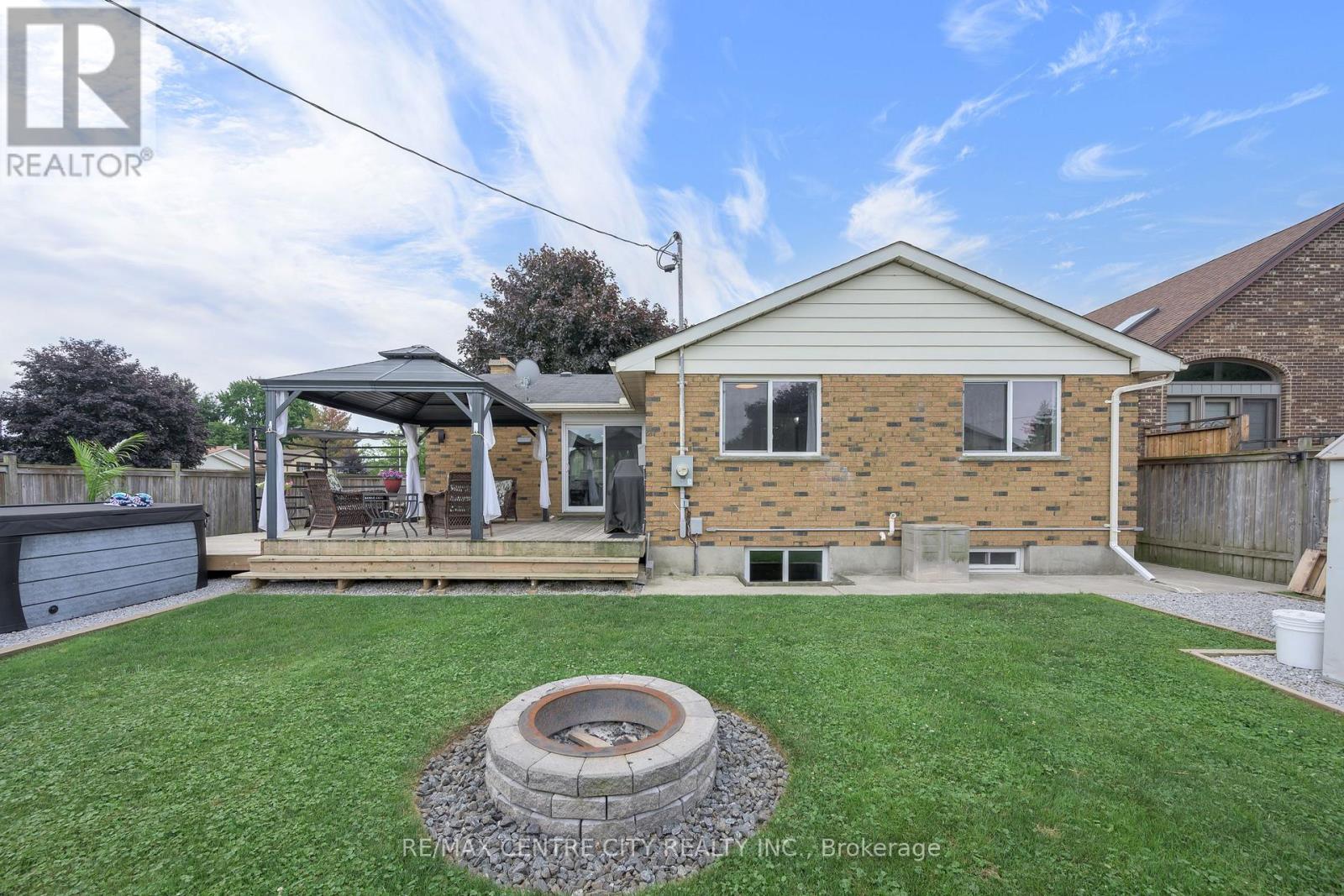 1 Idsardi Avenue, St. Thomas, Ontario  N5R 5P5 - Photo 7 - X13536812