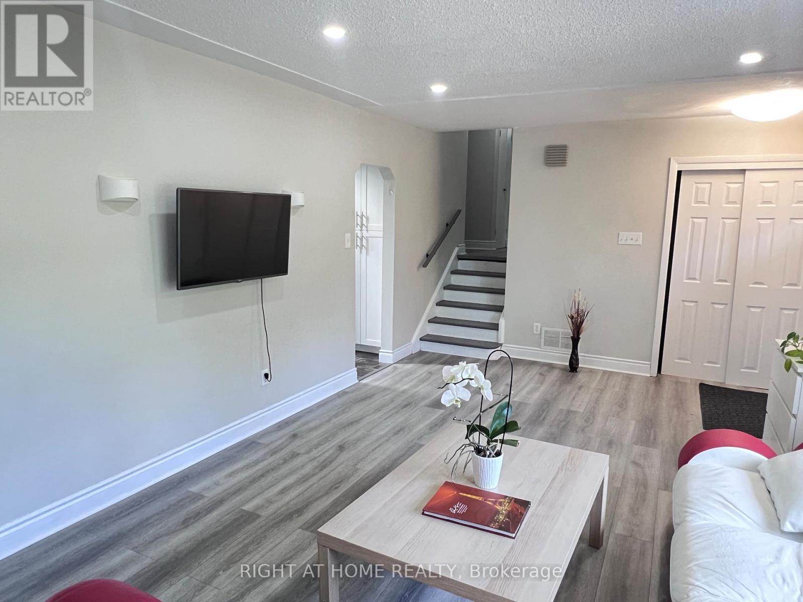 46 Radcliffe Crescent, London North, Ontario  N6H 3X4 - Photo 12 - X13536848