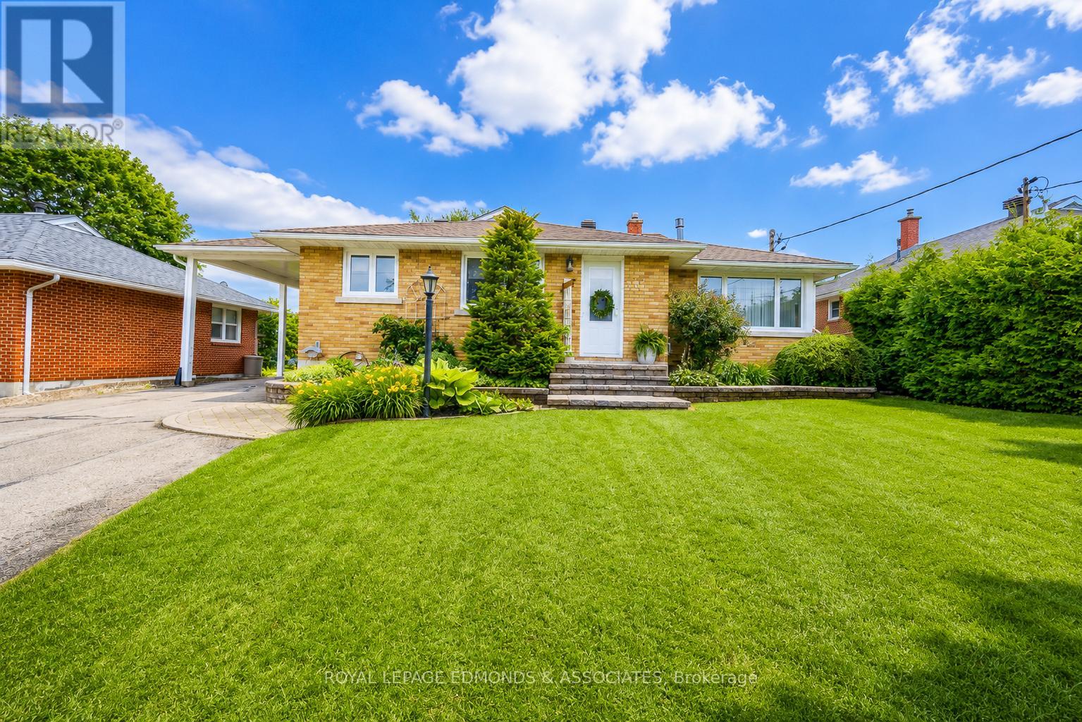 532 HERBERT STREET, Pembroke