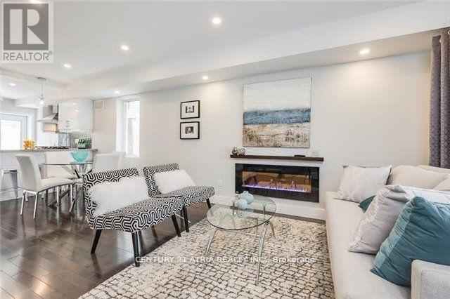 51 West Lynn Avenue, Toronto, Ontario  M4C 3V9 - Photo 2 - E13536864